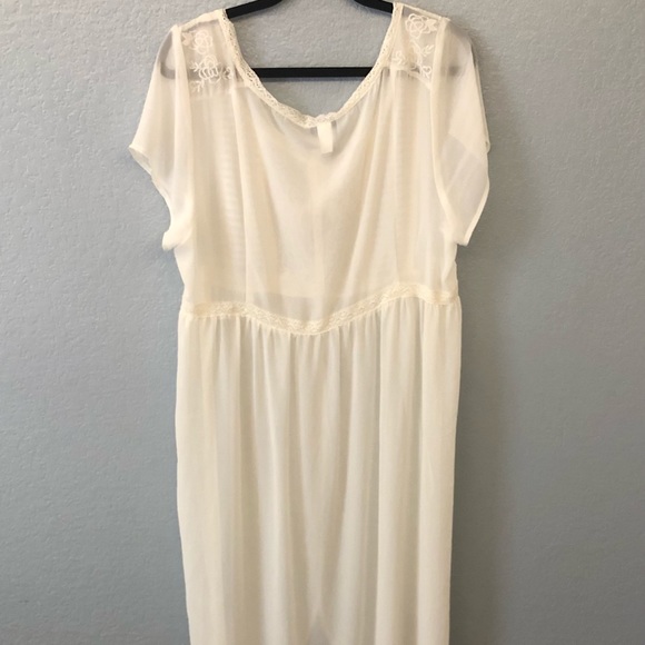 Torrid White High-Low Top - Picture 8 of 12